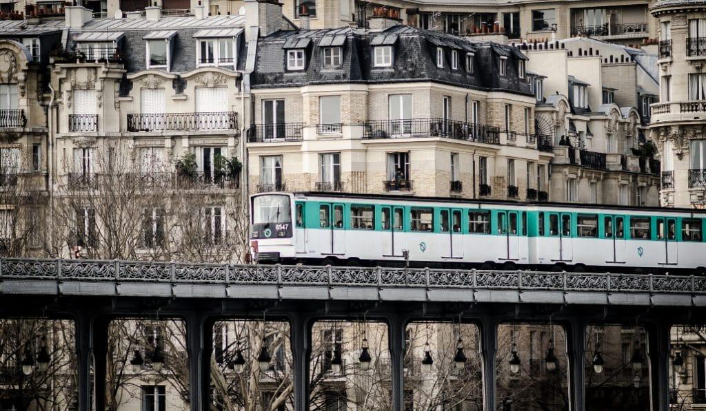 Métro Ligne 6 : 9 stations iconiques